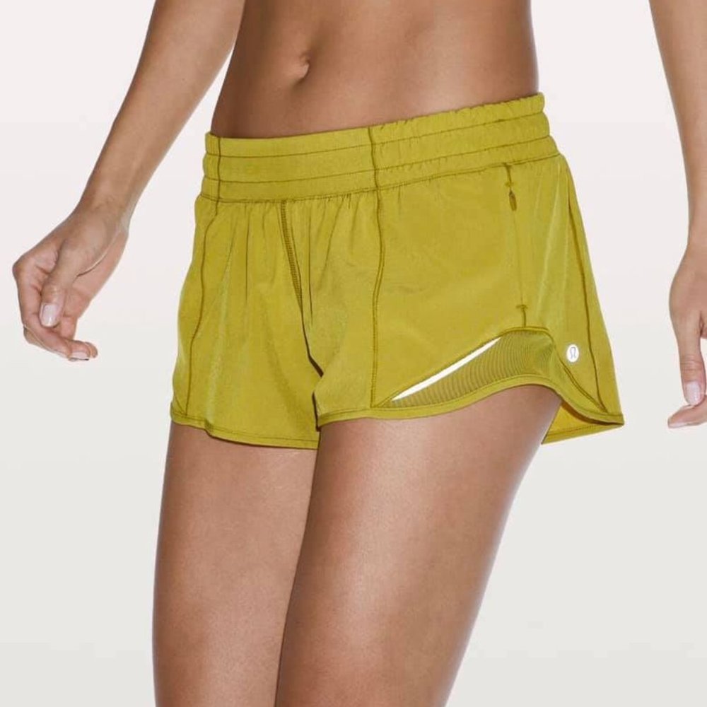 Lululemon Hotty Hot Shorts 2.5" Golden Lime Sz 6
